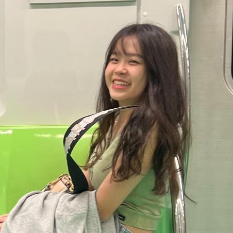 提供法文服務的專家Alexandra英文家教