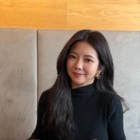 提供排球鞋asics服務的專家蘇小姐