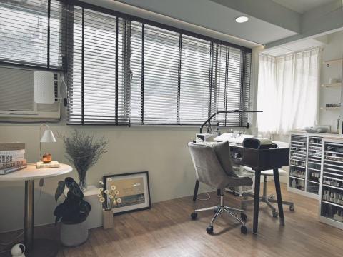侘墨空間制作 ChaMo - 【KAI / Nail Studio】
鬧區一隅，靜靜的，就很溫暖。
-
Concepts｜煦煦、無時感
Design｜侘墨空間制作
Location｜士林
Info｜商業空間