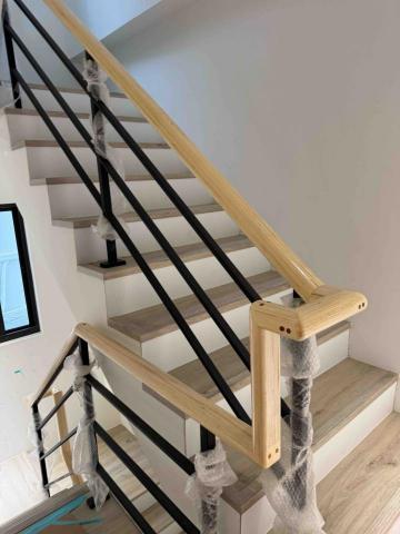 九九櫸木扶手 - 白橡木加鐵件三度空間