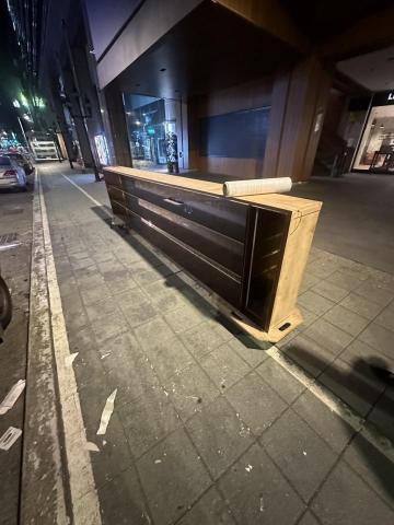 雙豪運輸 - 加長展示櫃搬運 一樓半運至二樓