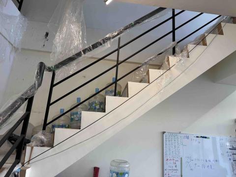 九九櫸木扶手 - 櫸木加鐵件三度空間