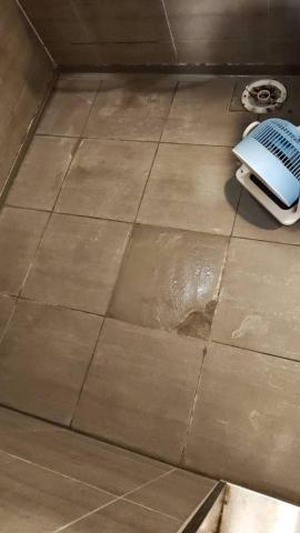 可能設計有限公司 - 浴室磁磚修補更新before 可能設計有限公司 - 浴室磁磚修補更新before