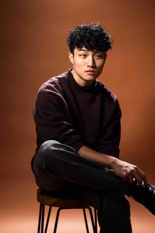 葉峻廷（小葉） - 沒什麼，就是單純的形象照。