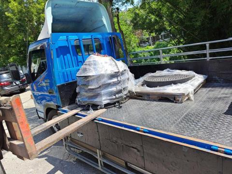 何冠穀 - 下水系統鐵蓋