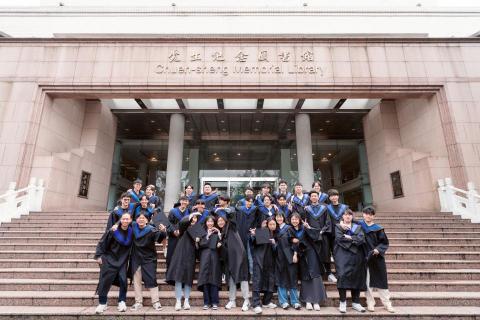 許庭瑋電機碩士 - 電機系應屆畢業生合照