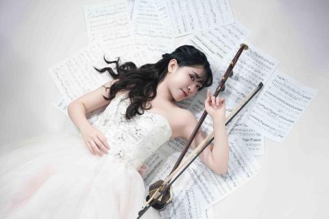 黃暄涵二胡鋼琴教學 - 二胡畢業藝術照