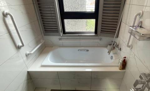 可能設計有限公司 - 安裝浴缸扶手after 可能設計有限公司 - 安裝浴缸扶手after