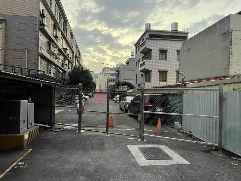 陳先生 - 圍籬內縮、更換全白鐵圍籬、白鐵骨料