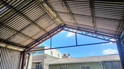 米蘭室內裝修工程 - 規劃拆除石棉瓦施工照