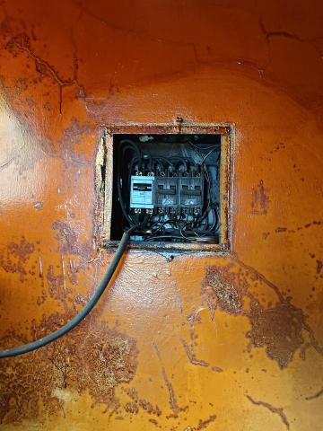 林鵬揚 - 全屋電箱、電線、插座、燈具換新