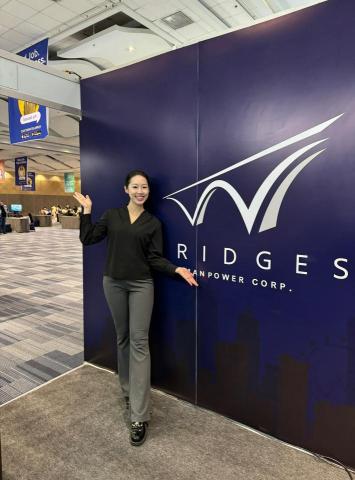 陳琲尹 - 於菲律賓代表公司參加大型人才招募展覽及接受媒體採訪。