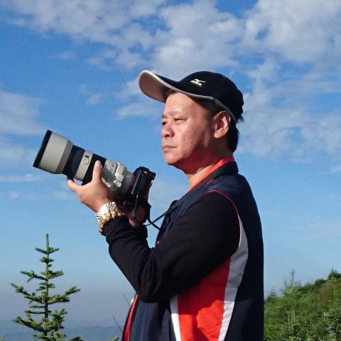 提供禮服租借板橋服務的專家陳錫輝