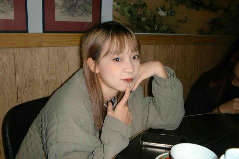 提供淡水修包包拉鍊服務的專家陳柔伃