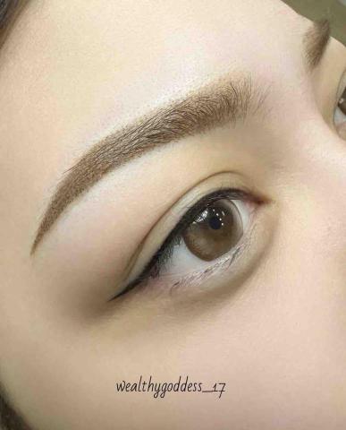 初彣美妍工作室 - 霧眉及美瞳線