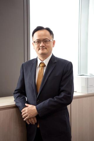 李信賢 - 於越南任職期間，公司形象照