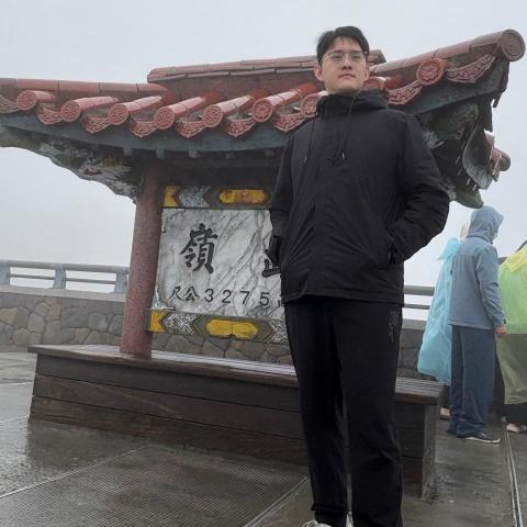 提供工作服高雄服務的專家李柏融