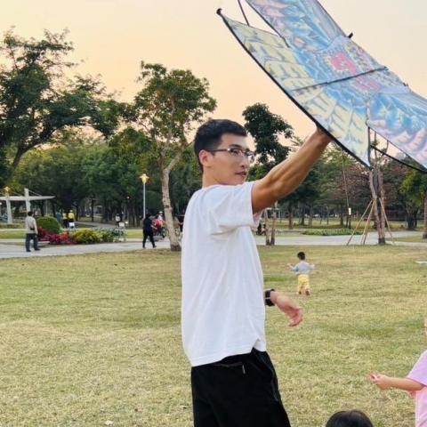 提供林園美食外送服務的專家劉泓哲