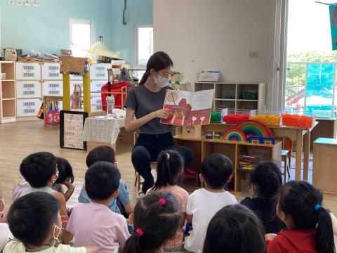 陳憶萱 - 帶孩子閱讀繪本
