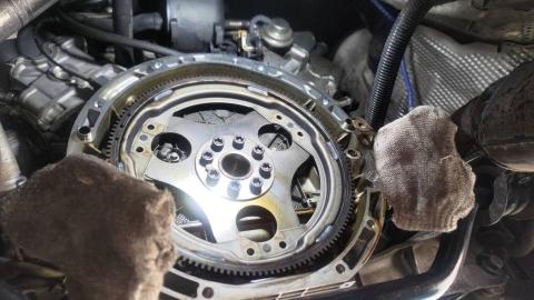 台龍汽車 - 拆裝變速箱更換油封