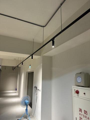 林翰沅 - 軌道燈安裝