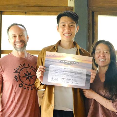 提供冥想練習服務的專家Charles