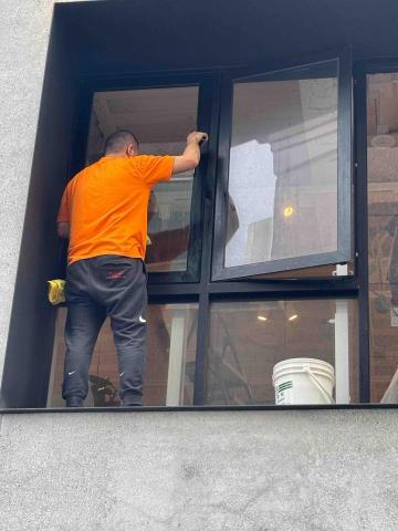 一全企業社 - 玻璃外牆清潔