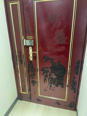 潔兒樂 油漆/清潔/統包工程 - 大門除膠 前 潔兒樂 油漆/清潔/統包工程 - 大門除膠 前