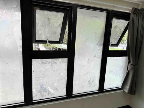 一全企業社 - 玻璃除膠前