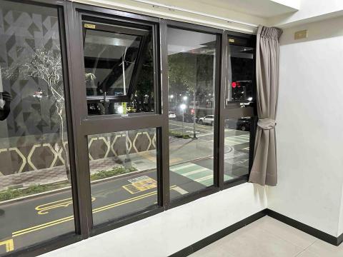 一全企業社 - 玻璃除膠後