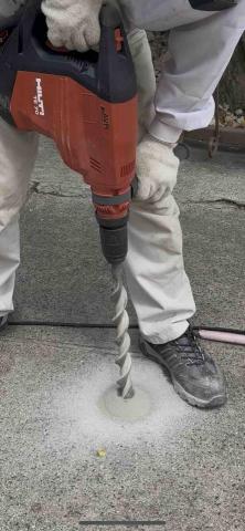 達人出任務 - 孔徑40mm x 3.5 米深 鑽孔施工中 達人出任務 - 孔徑40mm x 3.5 米深 鑽孔施工中