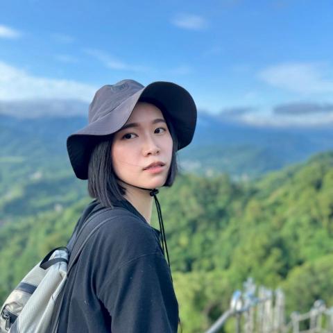 提供台中英文家教到府服務的專家何怡臻