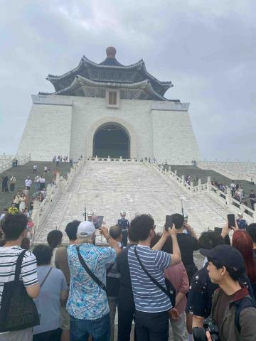 黃彥丞 - 外國朋友包車旅遊