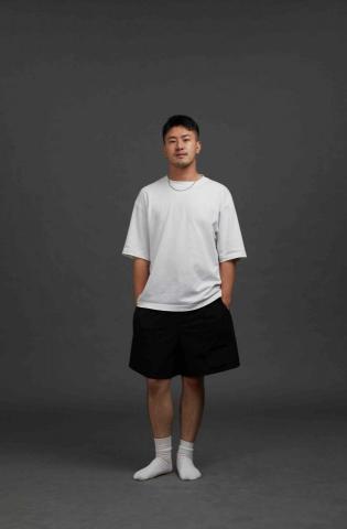 提供攝影燈服務的專家李宗諭