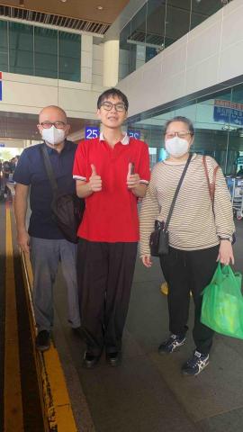 黃彥丞 - 接客人去飯店