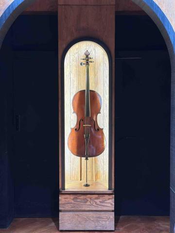 自然色人文美學 - 商業空間作品系列ㄧ  提琴維修工作室設計（含:logo、標準字、名片、琴標、招牌等等設計）