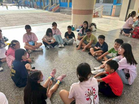 林品妤 - 暑期帶外語營隊與孩童一起相處～～