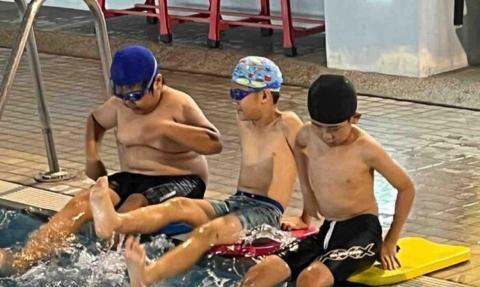 提供澎湖衝浪服務的專家游泳教練