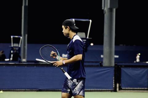 謝心諾 - 我也曾是網球教練，指導經驗橫跨青少年選手與成人健身族群，深知不同身體狀況與訓練目標的差異。