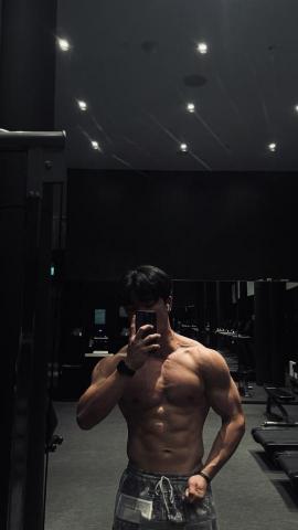 謝心諾 - 我的專長包括 增肌減脂、體態雕塑、功能性訓練與運動表現提升，能依個人需求量身設計訓練計畫與飲食建議，幫助你更安全有效地達成理想體態！