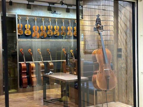 自然色人文美學 - 商業空間作品系列ㄧ  提琴維修工作室設計（含:logo、標準字、名片、琴標、招牌等等設計）