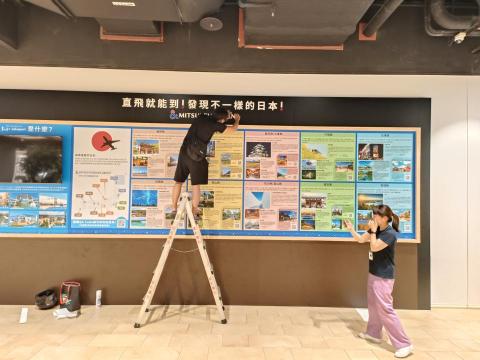 鉅虹廣告有限公司 - LALAPORT 日本介紹牆 施工
公告欄輸出&壓克力字