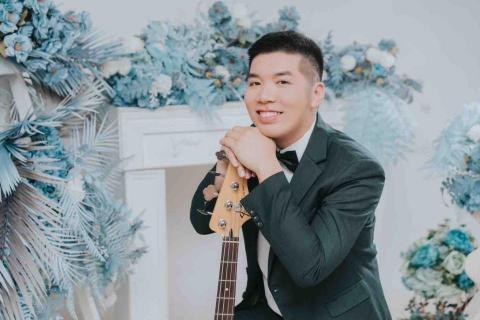 提供自助洗車場服務的專家吳栢垣（只有週四有空）