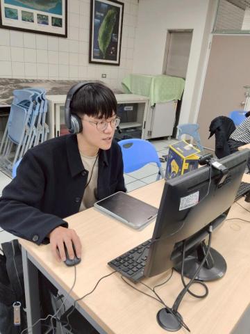 張丰華 - 此為我今年幫助小六數學的上課情境