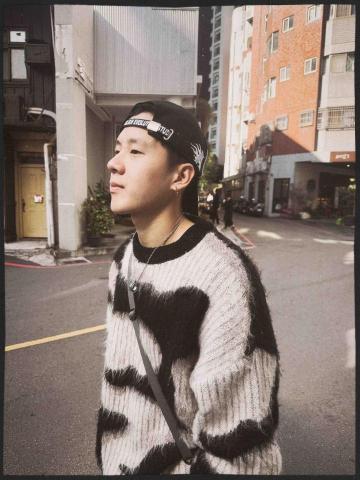 提供桌球服務的專家李羿杰