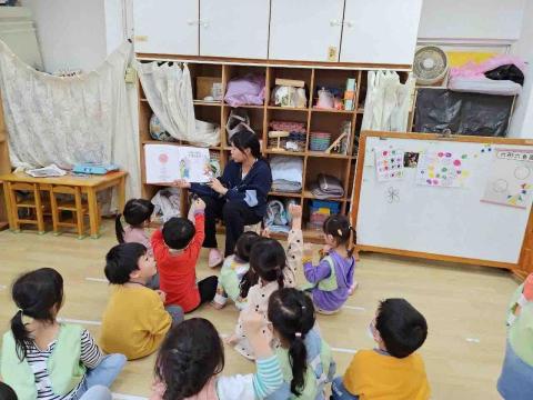 蔡雅婷 - 在學校的說故事時間