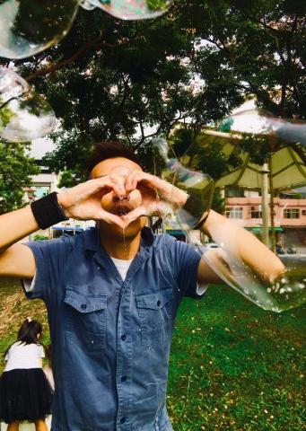 氣球大叔 Sony - 泡泡表演