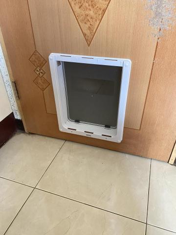 江政倫 - 寵物門安裝
木門