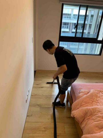 快樂蜂 - 木質地板清洗，讓地板極淨