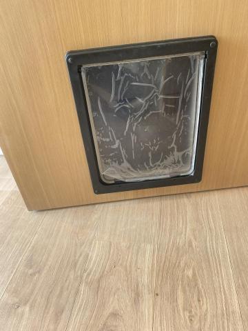 江政倫 - 寵物門安裝
木門